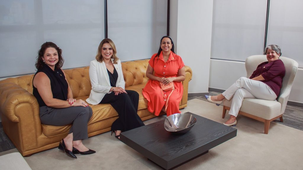 A presidente ângela botelho e as diretoras institucionais da caamg estreiam no podcast conexão caixa em celebração ao mês da mulher