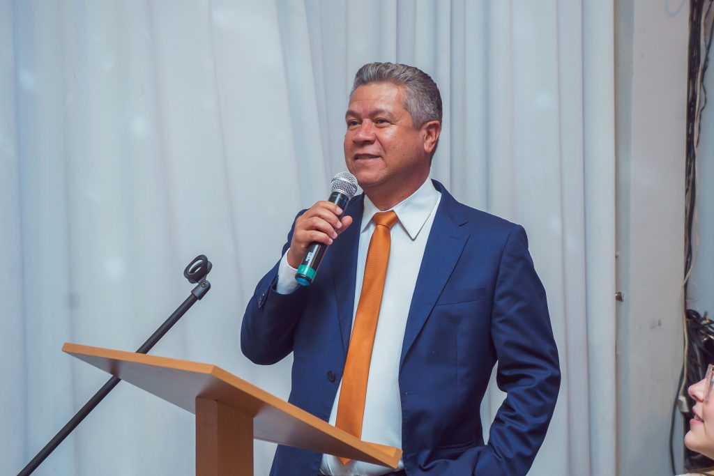 Presidente da caamg discursa em posse da oab contagem