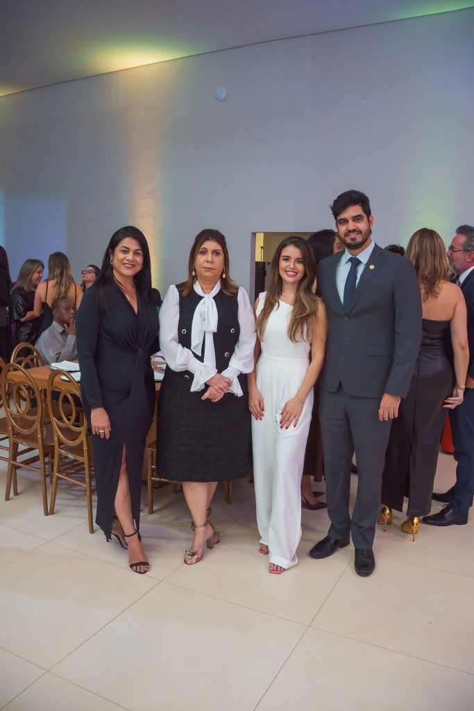 Posse da diretoria com reeleição da presidente, sede nova e casa cheia na subseção de várzea da palma