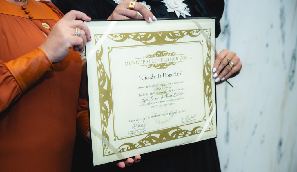 Presidente ângela botelho recebe título de cidadania honorária de belo horizonte