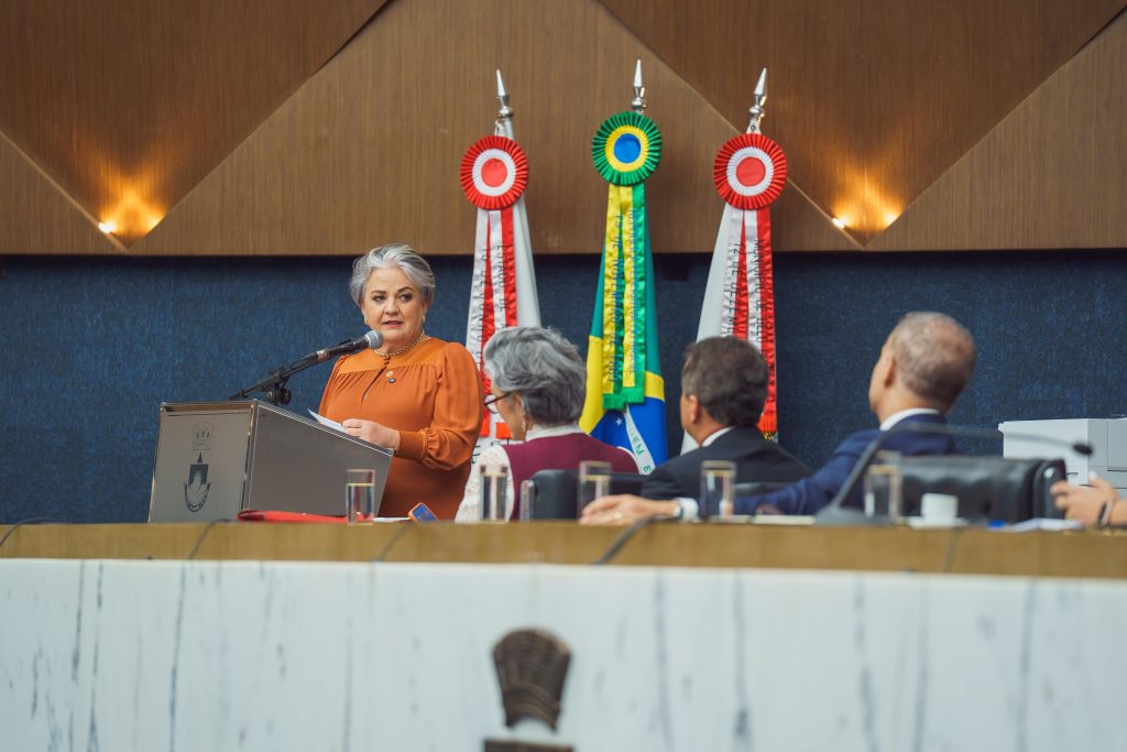 Presidente ângela botelho recebe título de cidadania honorária de belo horizonte