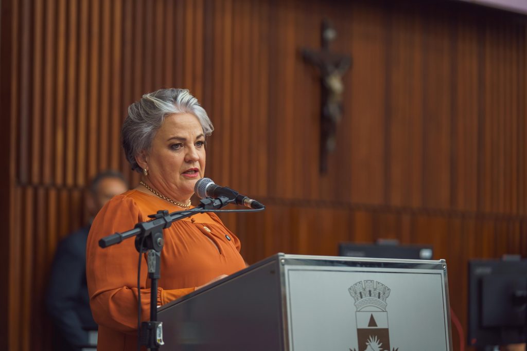 Presidente ângela botelho recebe título de cidadania honorária de belo horizonte