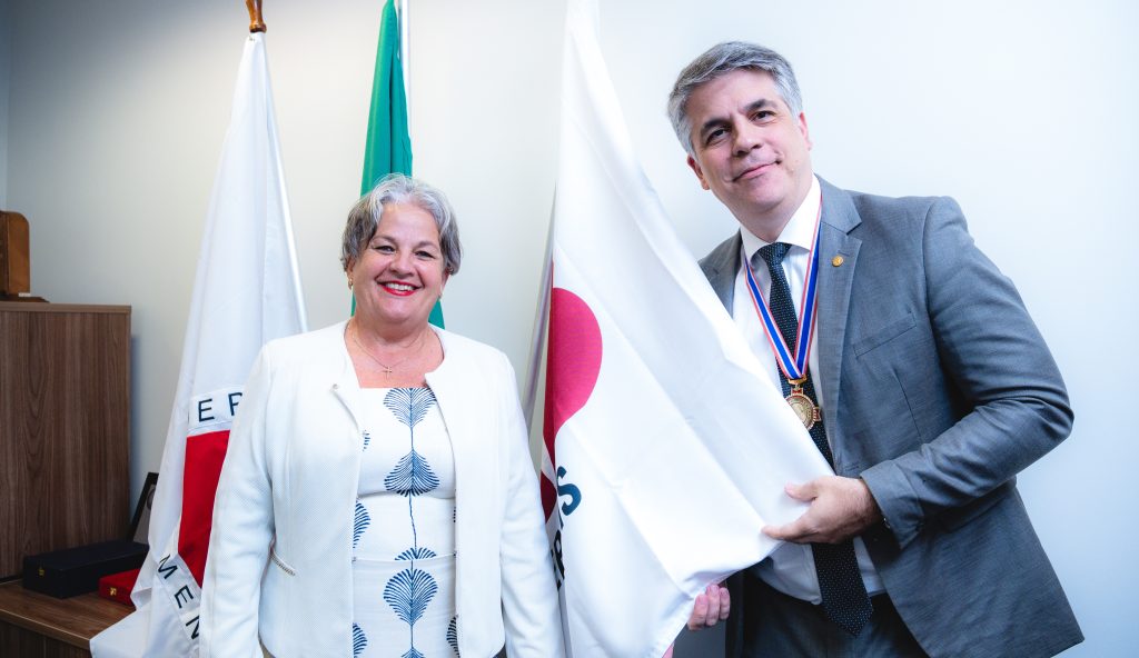 Medalha lyda monteiro é concedida pela caamg e oab-mg ao desembargador luís eduardo pifano