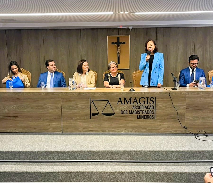 Presidente da caamg, ângela botelho, participa da abertura do i fórum holding e planejamento patrimonial
