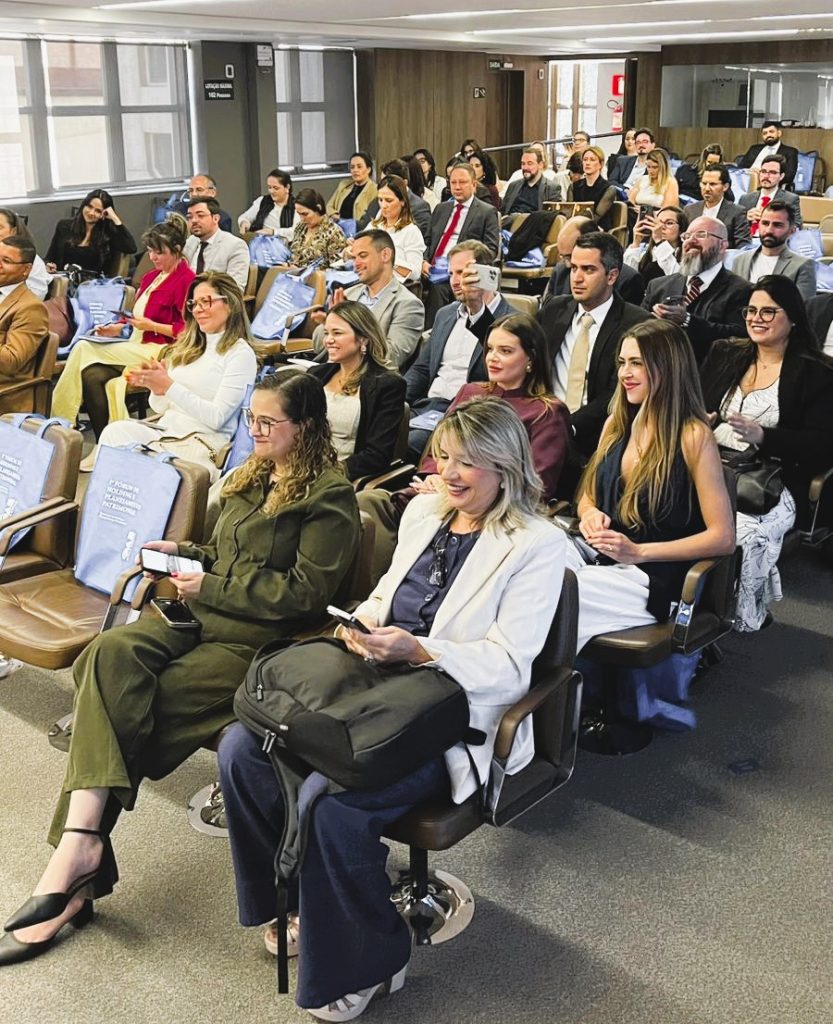 Presidente da caamg, ângela botelho, participa da abertura do i fórum holding e planejamento patrimonial