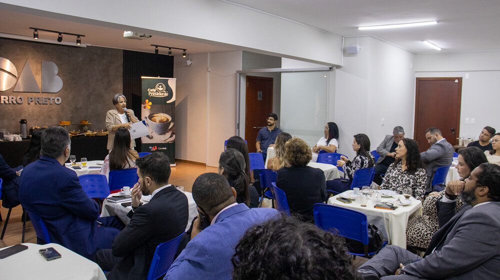 Diálogo, vitalidade e alegria: café com a presidente da caamg estreita laços com a advocacia do barro preto